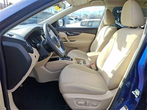 Used 2020 Nissan Rogue SV image 13