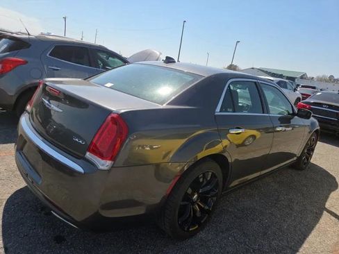 Used 2019 Chrysler 300 Limited image 4