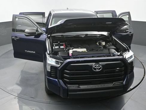 Used 2022 Toyota Tundra SR5 w/ SR5 Convenience Package AWD/4WD image 32