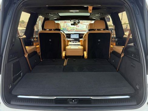 Used 2022 Jeep Grand Wagoneer Series III w/ Rear Seat Video Group 1 AWD/4WD image 27