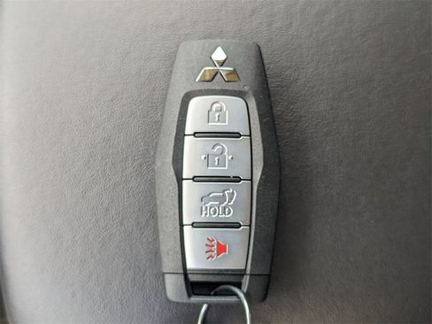 New 2025 Mitsubishi Outlander SE image 32