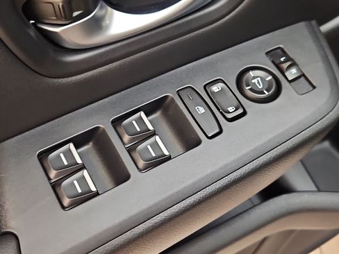 Certified 2025 Honda Pilot Touring image 18