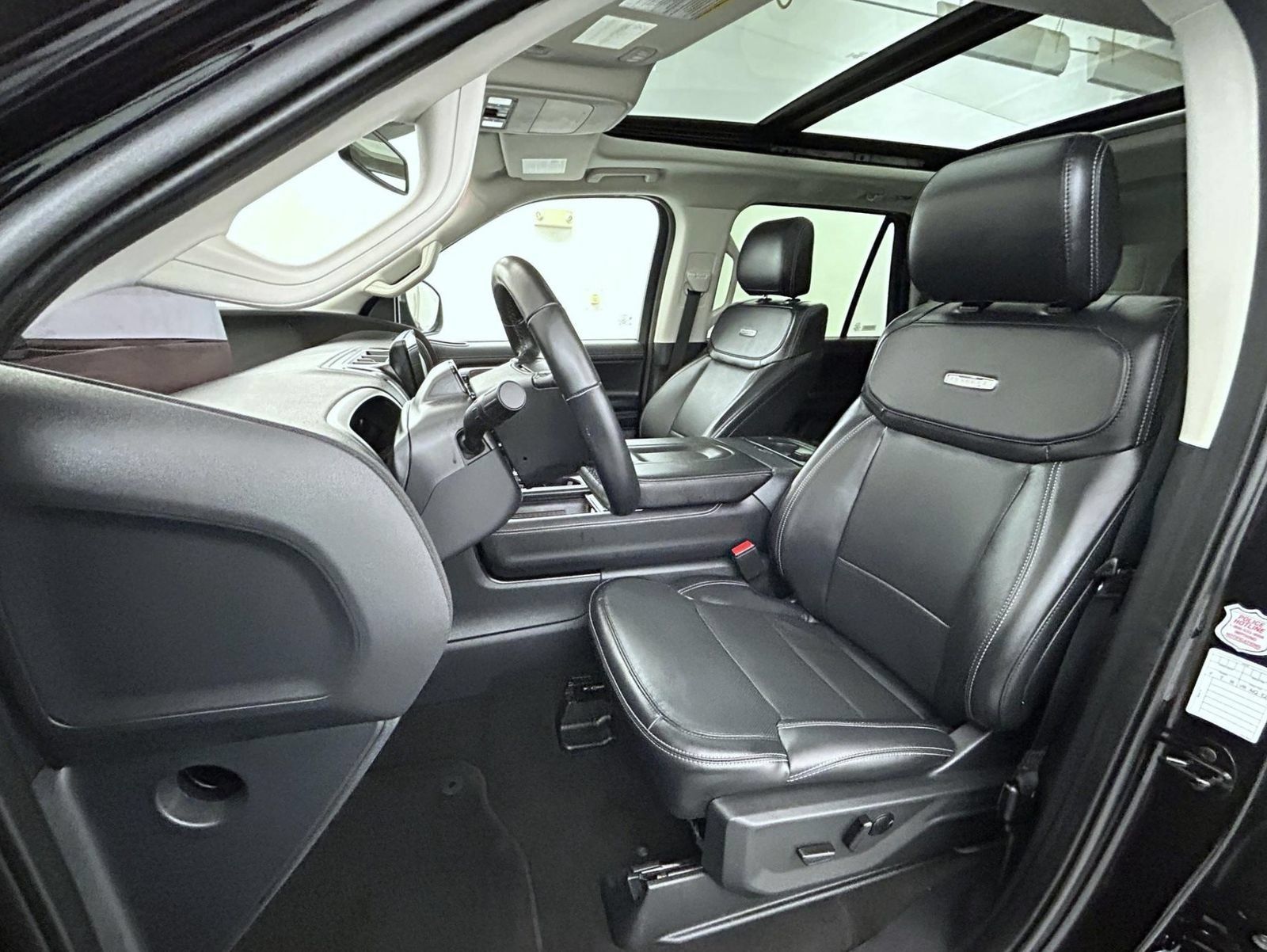 Used 2025 Ford Expedition Platinum AWD/4WD image 11