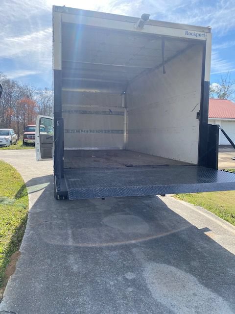 Used 2018 Chevrolet Express 3500 w/ Driver Convenience Package RWD image 8