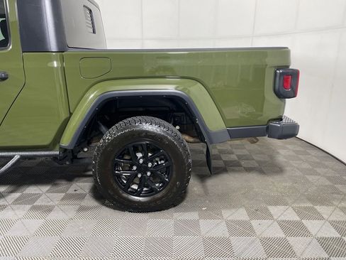 Used 2023 Jeep Gladiator Sport AWD/4WD image 4