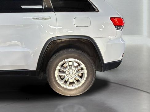 Used 2019 Jeep Grand Cherokee Laredo AWD/4WD image 31