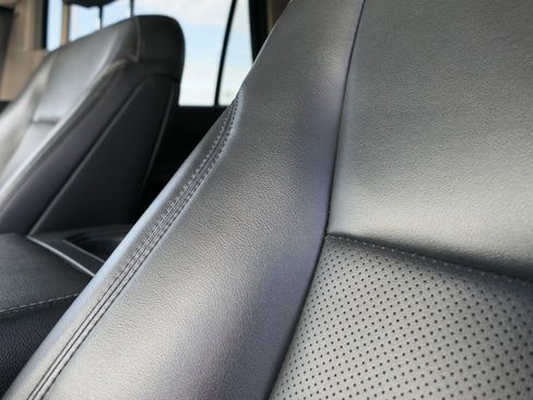 Used 2024 Ford Expedition XLT image 13