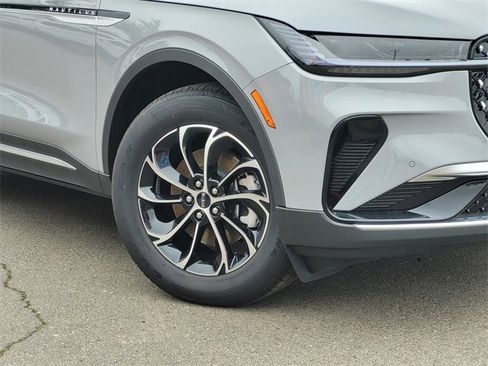 New 2026 Lincoln Nautilus Premier image 2