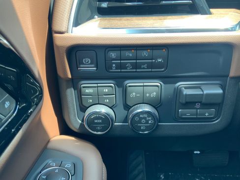 New 2026 Chevrolet Suburban High Country AWD/4WD image 30