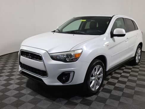 Used 2015 Mitsubishi Outlander Sport SE image 1