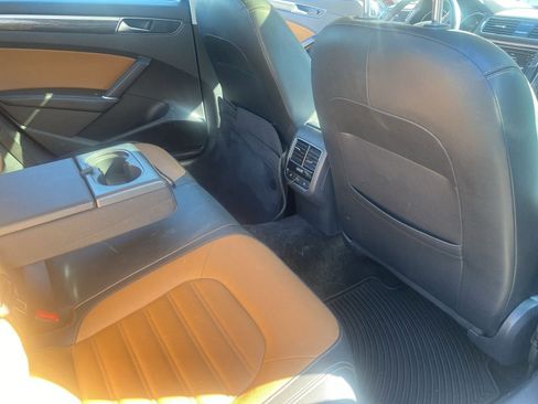 Used 2018 Volkswagen Passat 2.0T SEL Premium image 26