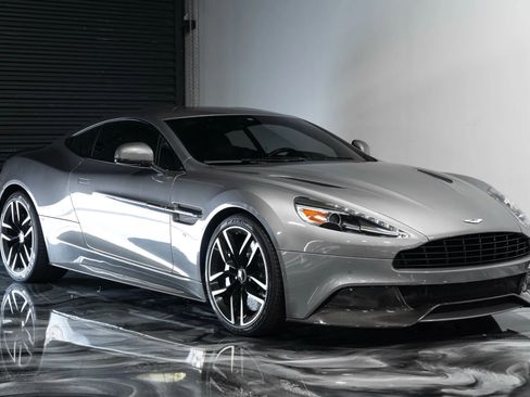 Used 2017 Aston Martin Vanquish Coupe image 5