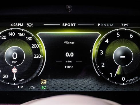 Used 2024 Aston Martin DB12 Coupe RWD image 5