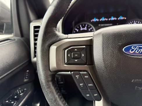 Used 2018 Ford Expedition XLT image 18