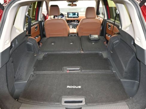 Used 2025 Nissan Rogue Platinum w/ Platinum Premium Package image 12