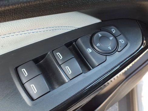 Used 2025 Chevrolet Trax LT w/ LT Convenience Package FWD image 11