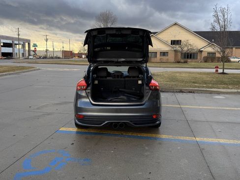 Used 2018 Ford Focus ST image 8