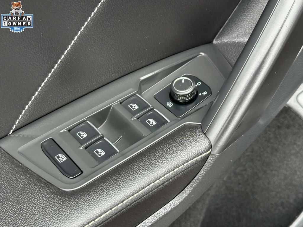 Used 2024 Volkswagen Tiguan SE AWD/4WD image 16