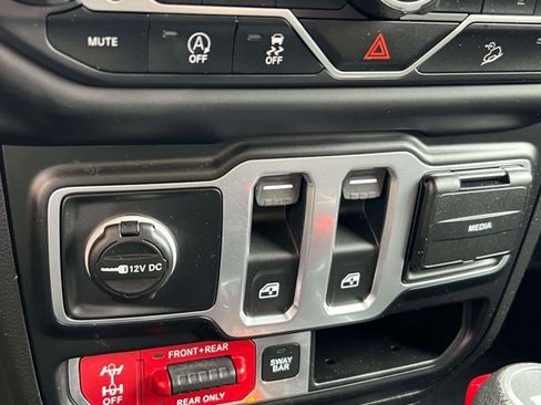 Used 2020 Jeep Wrangler Rubicon w/ Cold Weather Group AWD/4WD image 25