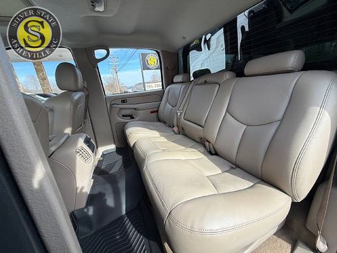 Used 2006 GMC Sierra 2500 SLT w/ Heavy-Duty Power Package image 13