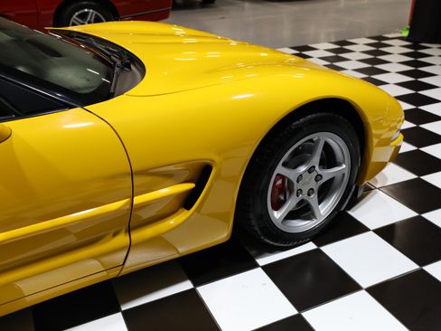 Used 2000 Chevrolet Corvette Coupe w/ Memory Pkg RWD image 20