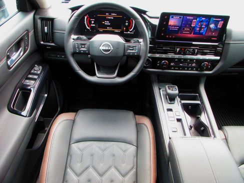 New 2026 Nissan Pathfinder Platinum image 12