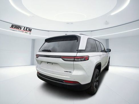 New 2025 Jeep Grand Cherokee Limited w/ Black Appearance Package image 3