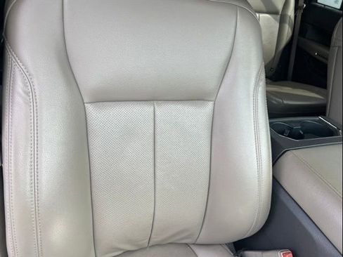 Used 2019 Ford Expedition XLT w/ Equipment Group 202A AWD/4WD image 17