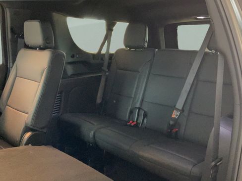 Used 2025 Chevrolet Suburban Z71 w/ Comfort Package AWD/4WD image 36