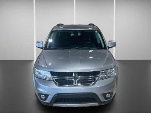 Used 2019 Dodge Journey SE image 2