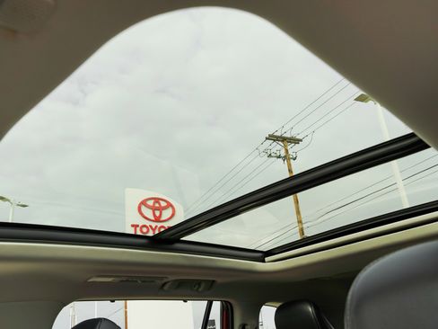 Certified 2020 Toyota Highlander Platinum image 24