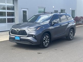 Used 2023 Toyota Highlander XLE AWD/4WD video 1