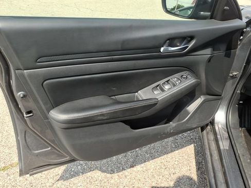 Used 2024 Nissan Altima 2.5 SV FWD image 9