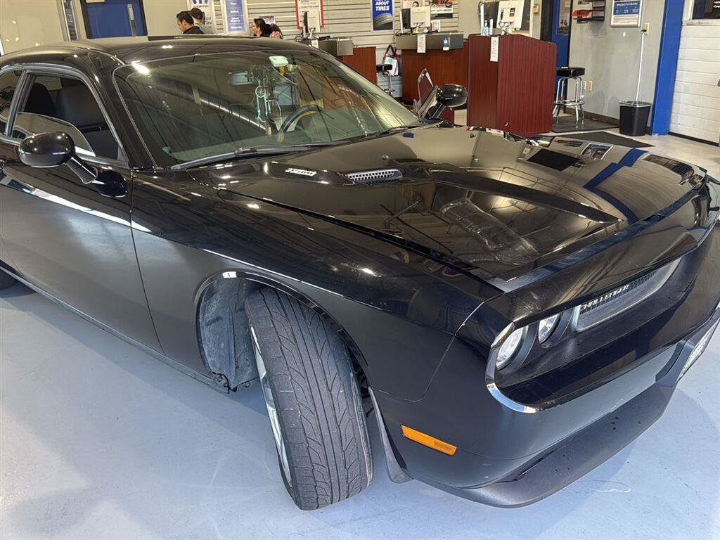 Used 2013 Dodge Challenger R/T RWD image 4