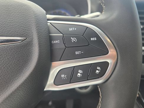 Used 2025 Chrysler Pacifica Select FWD image 21