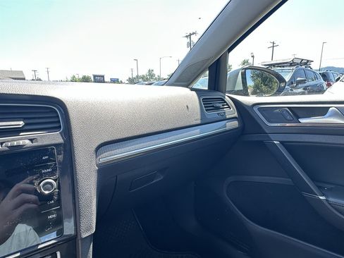 Used 2018 Volkswagen Golf Alltrack SE AWD/4WD image 14