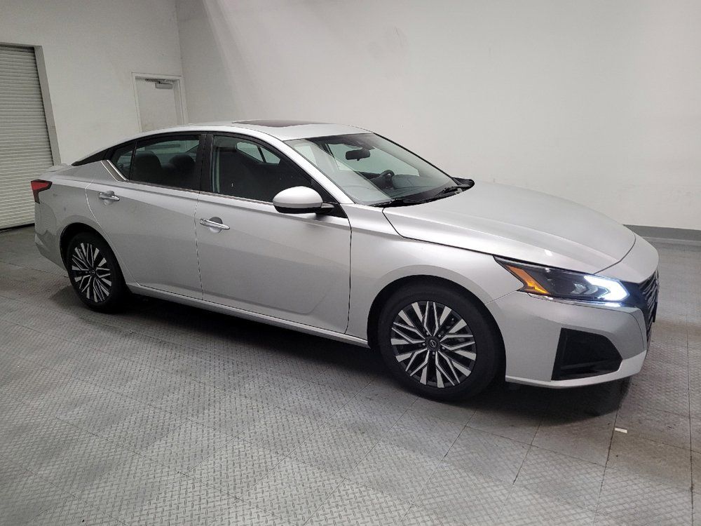Used 2023 Nissan Altima 2.5 SV w/ SV Premium Package FWD image 11
