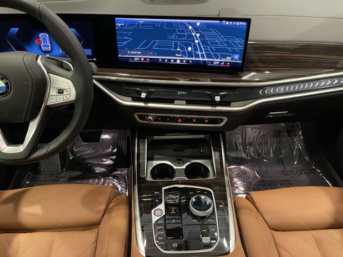 Used 2026 BMW X7 xDrive40i AWD/4WD image 17