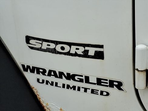 Used 2011 Jeep Wrangler Unlimited Sport image 11