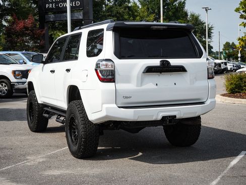 Used 2021 Toyota 4Runner Venture w/ Moonroof Package AWD/4WD image 8