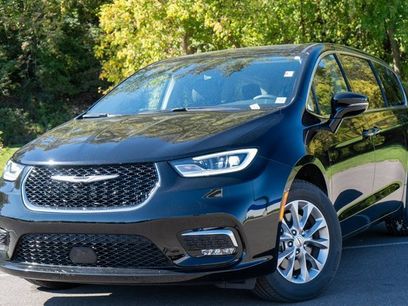 Used 2024 Chrysler Pacifica Touring-L