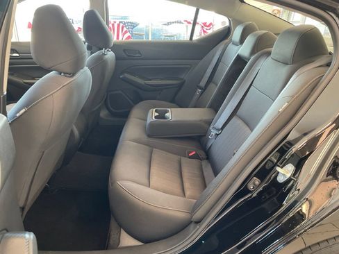 Used 2024 Nissan Altima 2.5 SV FWD image 10