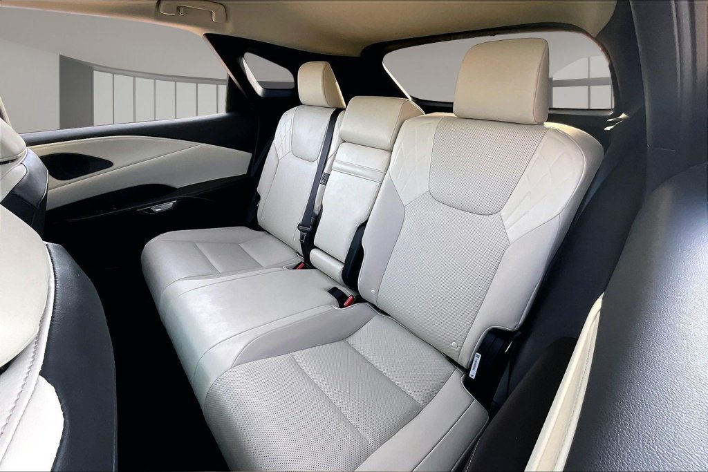 Used 2024 Lexus RX 350 Premium w/ Accessory Package (A2) FWD image 27