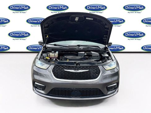 Used 2023 Chrysler Pacifica Touring-L FWD image 34