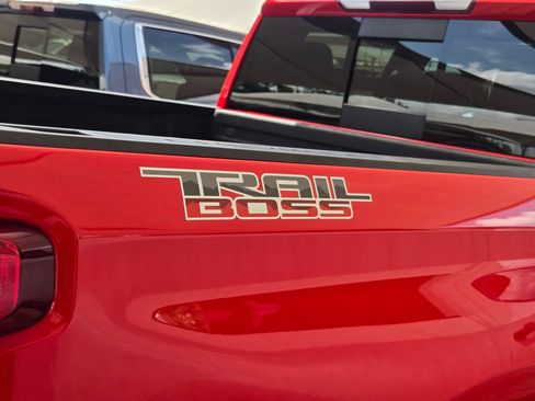 Used 2021 Chevrolet Silverado 1500 LT Trail Boss w/ Convenience Package II AWD/4WD image 9