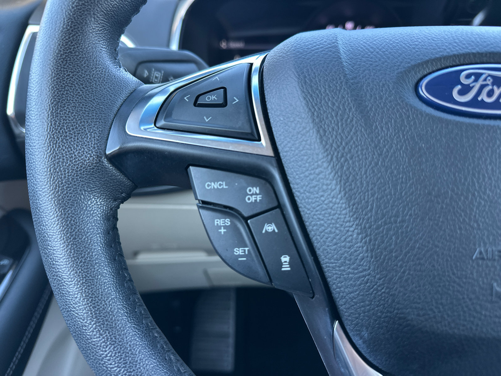 Used 2020 Ford Edge Titanium w/ Equipment Group 301A AWD/4WD image 21