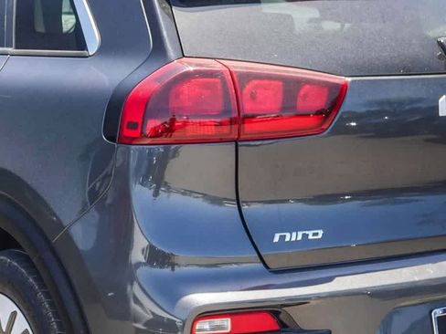 Certified 2022 Kia Niro EX FWD image 7