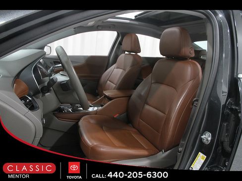 Used 2016 Chevrolet Malibu LT w/ Leather Package FWD image 5