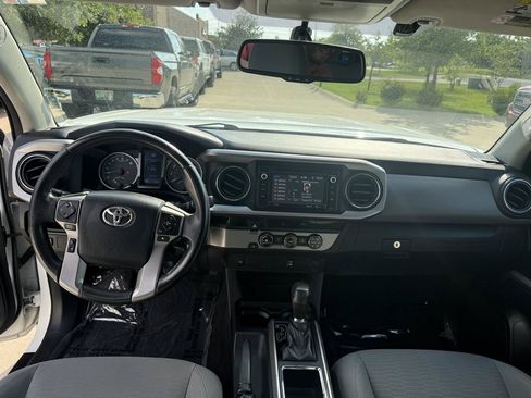 Used 2017 Toyota Tacoma SR5 w/ Tow Package RWD image 11