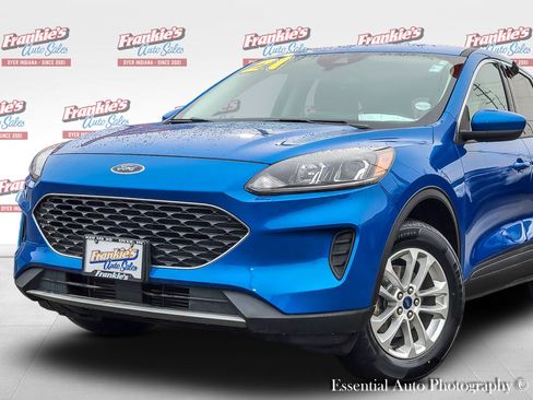 Used 2021 Ford Escape SE image 2